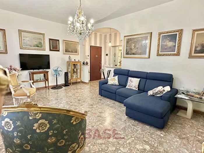 Appartamento con 6 locali in vendita in Viale Italia, Cecina