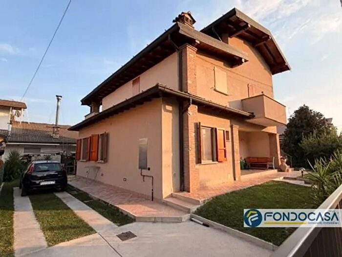 Appartamento quadrilocale in vendita in Via Malogno, Palazzolo Sull'Oglio