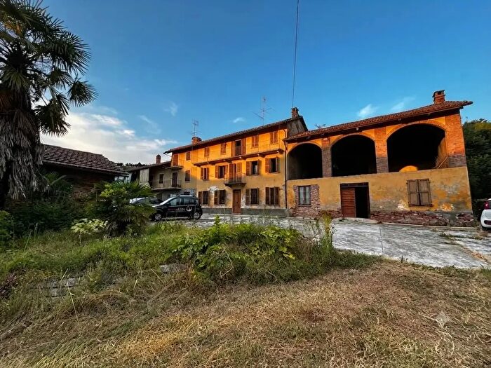 Appartamento con 6 locali in vendita in Frazione Vascagliana, San Damiano D'Asti