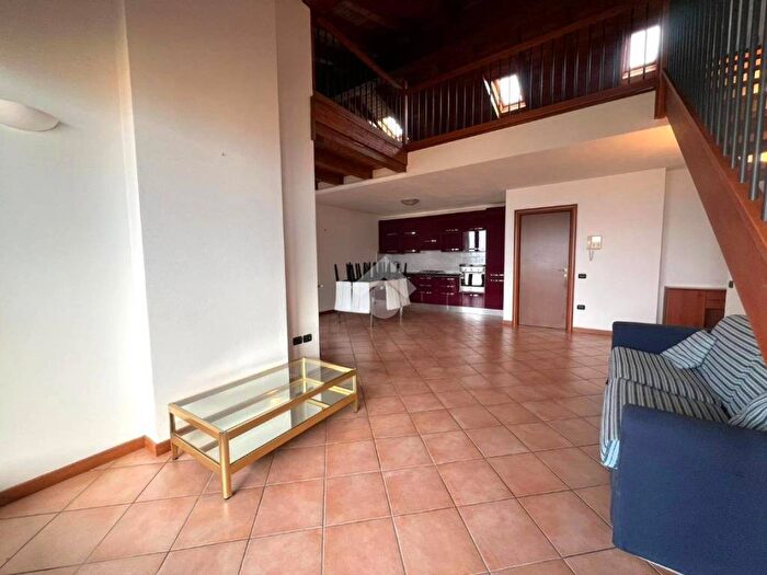 Appartamento trilocale in affitto in Via gorizia, Centro, Clusone