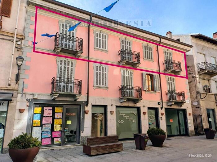 Appartamento con 5 locali in affitto in della gronda, Centro, Borgosesia