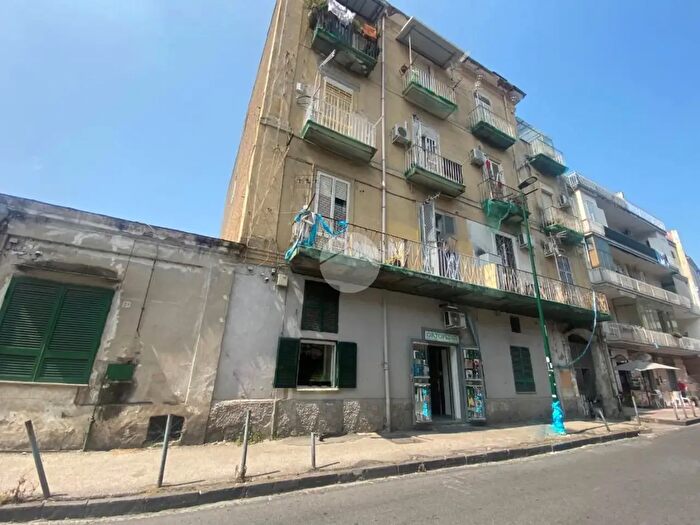 Appartamento trilocale in vendita in Via Canonico Giovanni Scherillo, Napoli