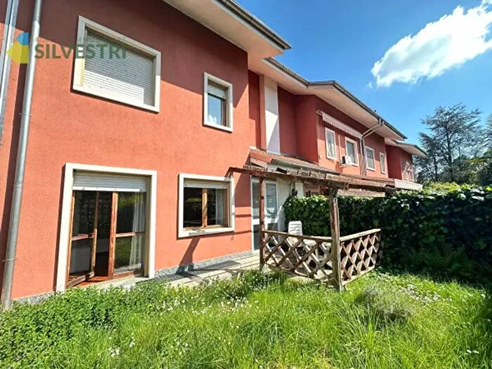 Casa quadrilocale in vendita in Novara