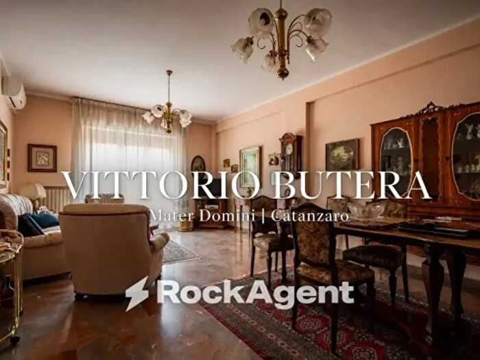 Appartamento con 5 locali in vendita in Via Vittorio Butera, Catanzaro