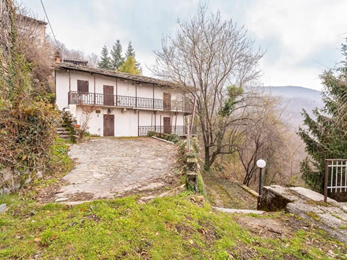 Casa con 6 locali in vendita in Via Pian Cortese, Barge