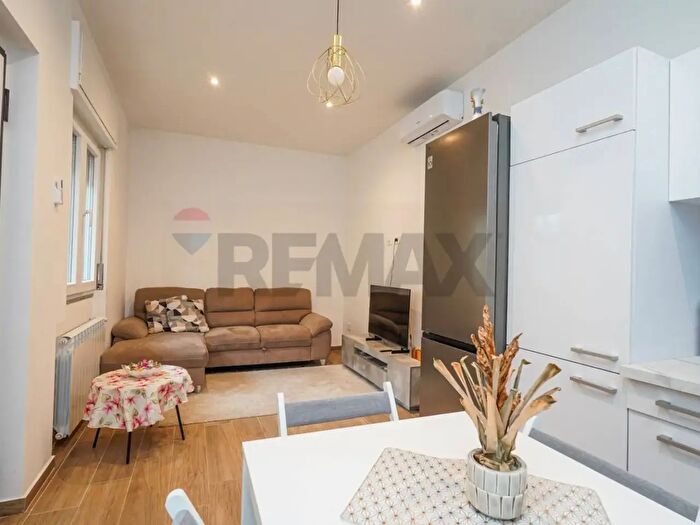 Casa bilocale in vendita in Via Roma, Roncello