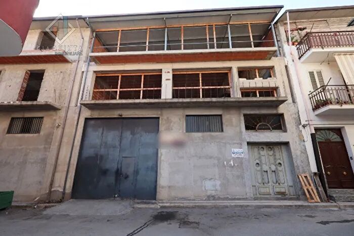 Casa in vendita in Via Ugo Foscolo, Palagonia