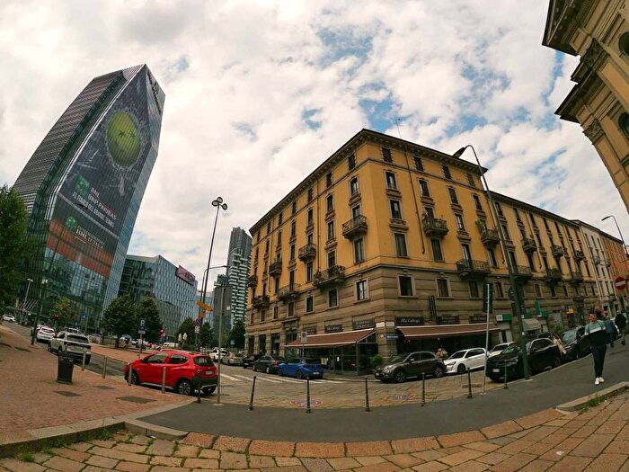 Appartamento trilocale in affitto in Via Gustavo Fara, Centrale, Milano
