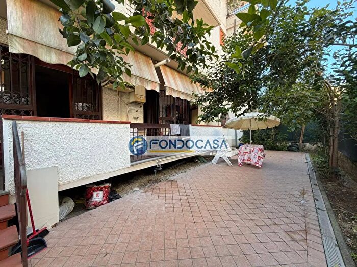 Appartamento trilocale in vendita in Via Poggioletto, Massa