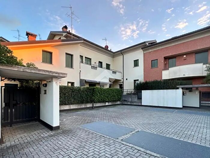 Casa con 5 locali in vendita in Via da Verrazzano, Carate Brianza