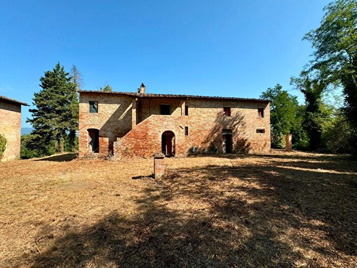 Casa con 15 locali in vendita in Andrea, Pontedera