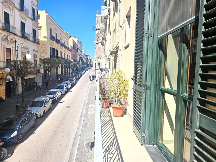 Appartamento con 5 locali in vendita in Corso Vittorio Emanuele, Torre Annunziata