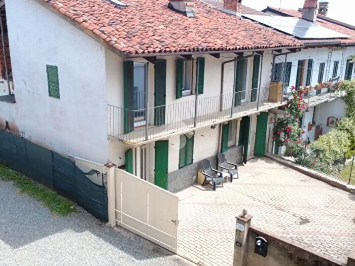 Casa con 6 locali in vendita in Via Roppolo, Salussola