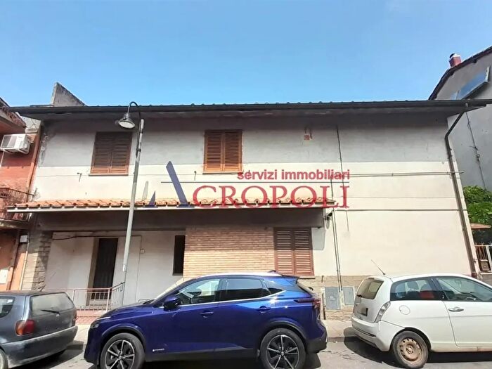 Appartamento trilocale in vendita in Via Giuseppe Garibaldi, Manziana