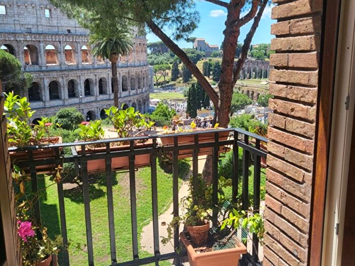 Appartamento con 6 locali in affitto in Piazza del Colosseo, Colosseo Fori Imperiali, Roma