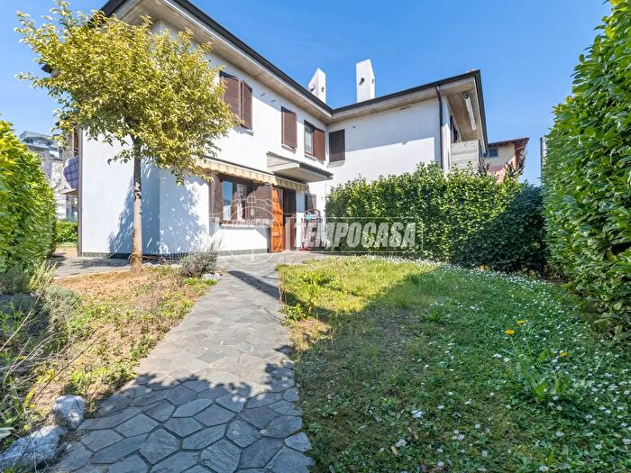 Appartamento trilocale in vendita in Via Leonardo da Vinci a, Seriate