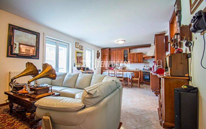 Appartamento quadrilocale in vendita in Via Pigarelli, Riva Del Garda