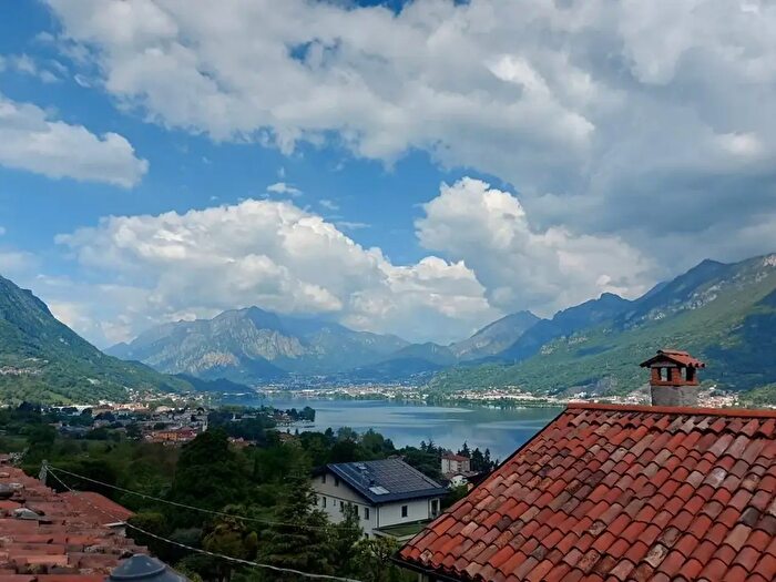 Casa trilocale in vendita in Via Gambate, Olginate