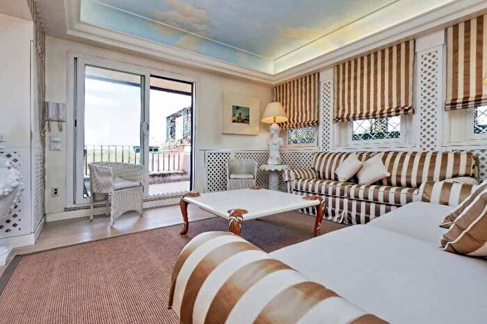 Appartamento quadrilocale in affitto in Via della Botticella, Trastevere, Roma