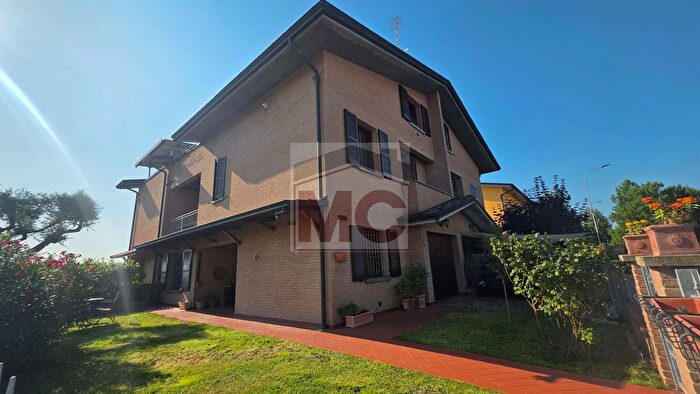 Casa con 6 locali in vendita in Rubiera