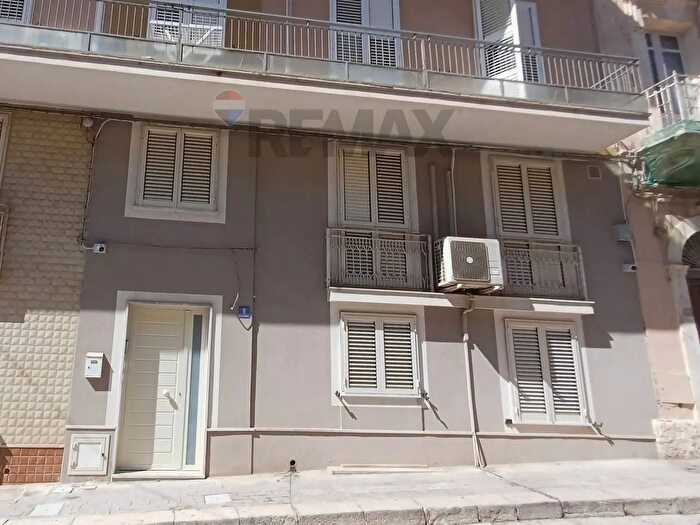 Casa con 10 locali in vendita in Via Giuseppe Giardina, Pachino