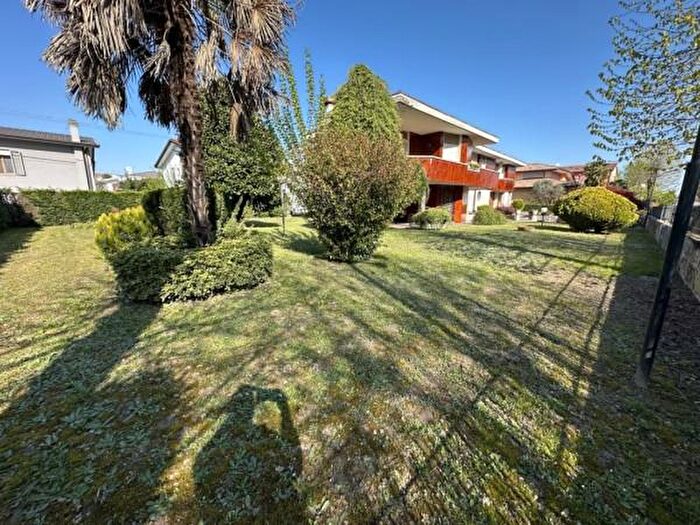 Casa con 6 locali in vendita in Via Riviera del Brenta, Fiesso DArtico