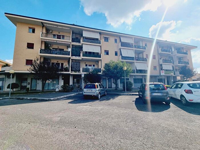 Appartamento trilocale in vendita in Via Salieri, Aprilia