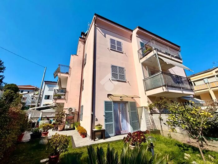 Appartamento bilocale in vendita in Via Magdaleine Genlis, Albenga