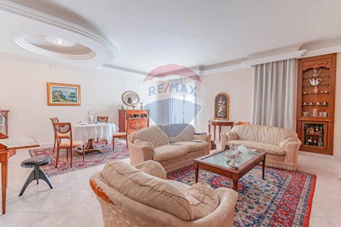 Appartamento con 9 locali in vendita in Via Alessandria, Siracusa