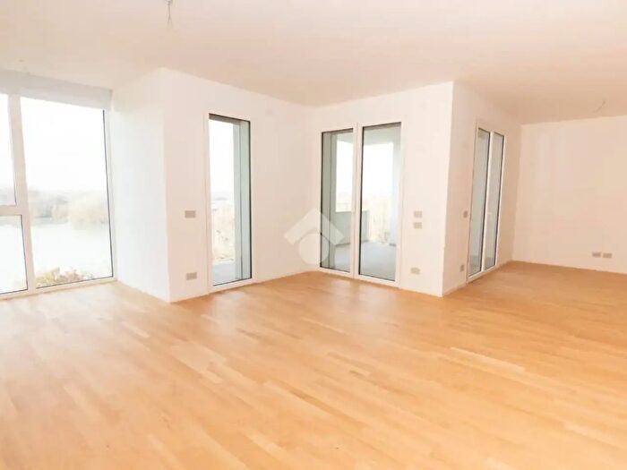 Appartamento quadrilocale in vendita in Via Novembre, Basiglio
