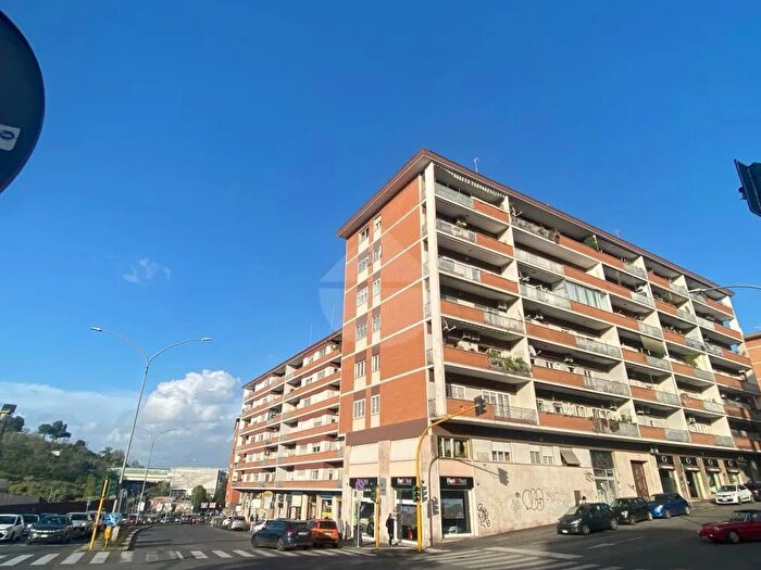 Appartamento trilocale in vendita in Roma