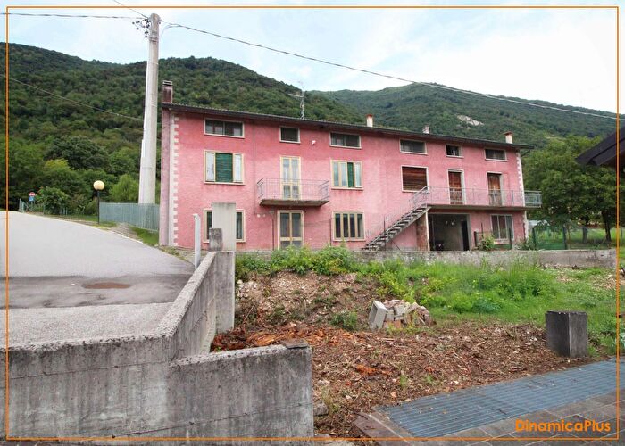 Appartamento con 5 locali in vendita in Strada dei Laghi, Revine Lago