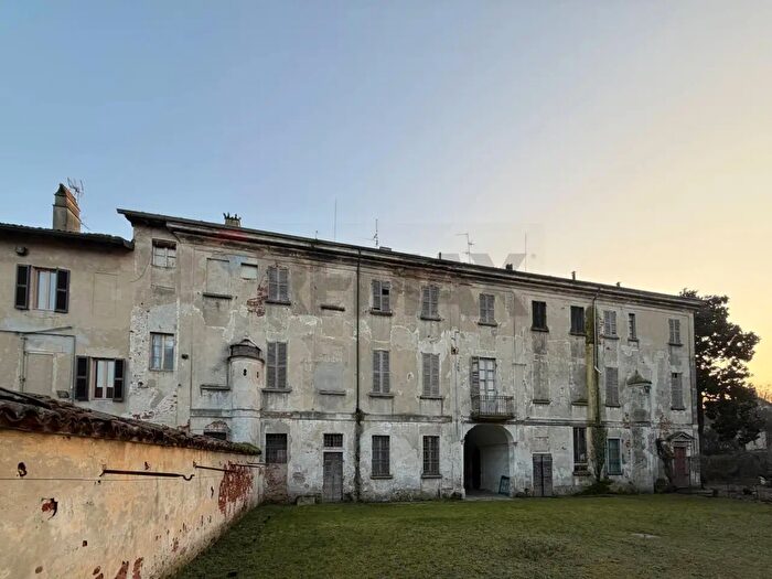 Casa con 10 locali in vendita in San Zenone Al Po