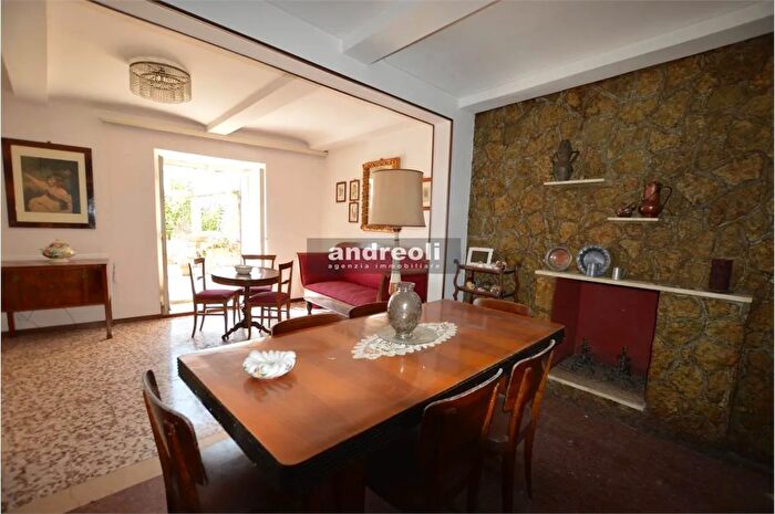 Casa con 5 locali in vendita in Maiolati Spontini