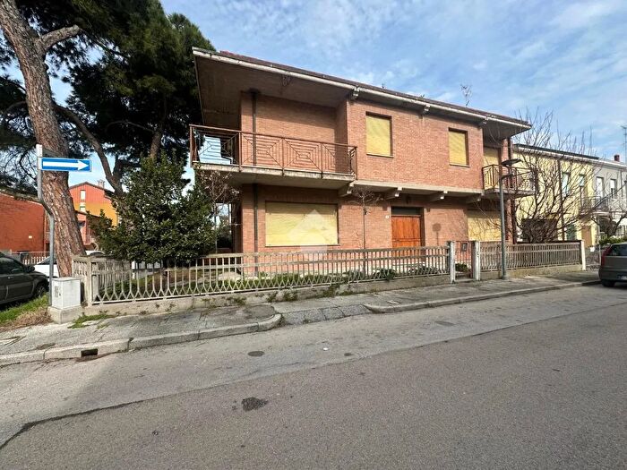 Appartamento quadrilocale in vendita in Via al Lido, Ravenna