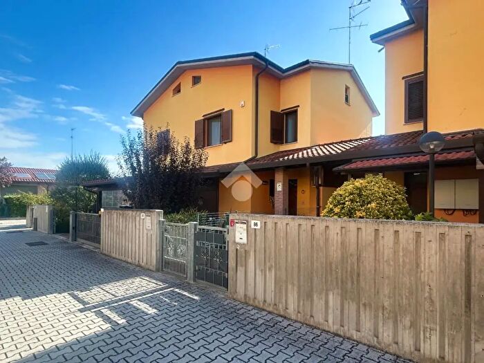 Case in Vendita e in Affitto - 2