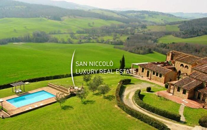 Casa con 6 locali in vendita in Casole DElsa