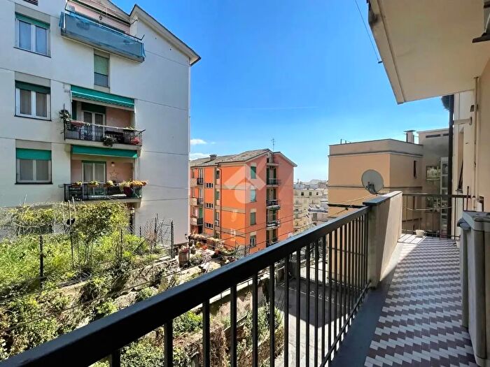 Appartamento quadrilocale in vendita in Via Giovanni Boine, Genova