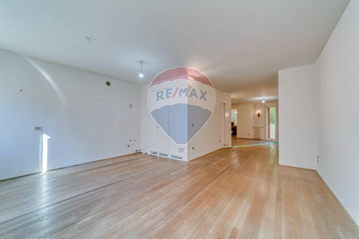 Appartamento con 17 locali in vendita in Via Euganea, Padova