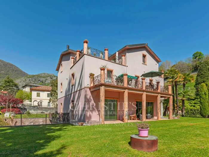 Casa con 12 locali in vendita in Via Statale, Tremezzina