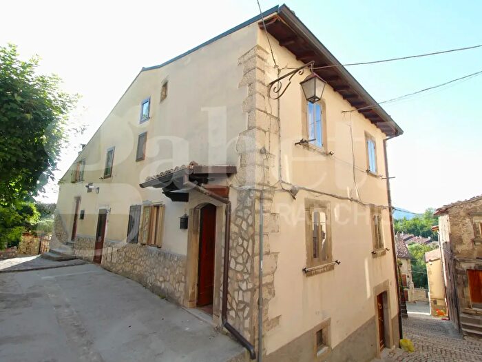 Casa trilocale in vendita in Via Marella, Pescocostanzo