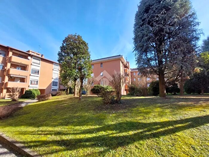 Appartamento trilocale in vendita in Via Nenni, Vittuone