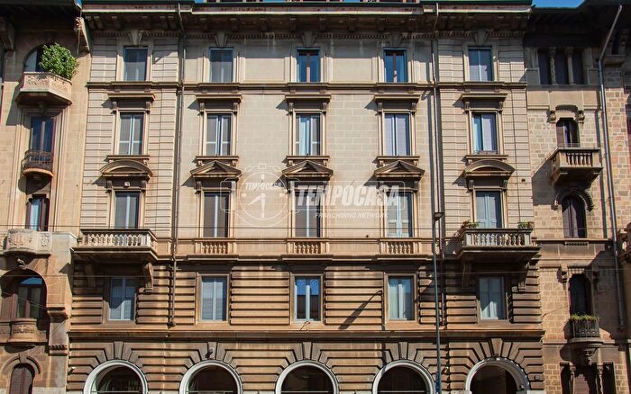 Appartamento trilocale in vendita in Via Luigi Settembrini, Milano