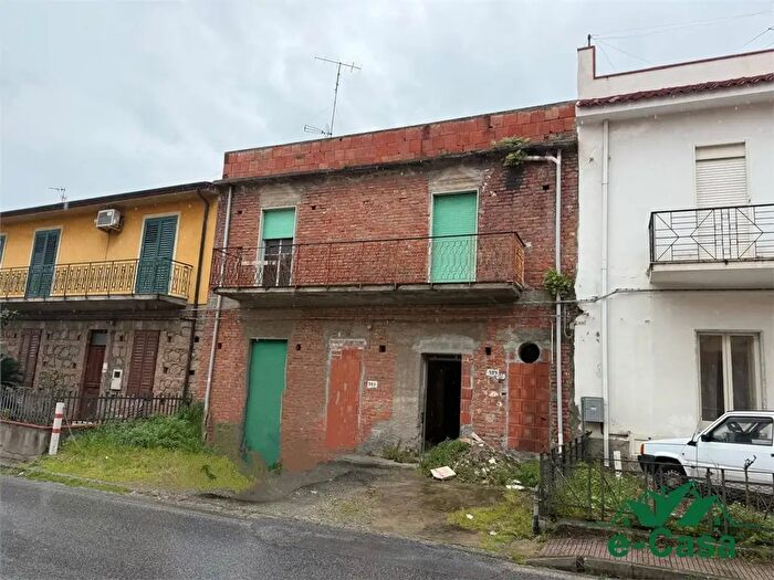 Casa con 6 locali in vendita in Via Nazionale, Falcone