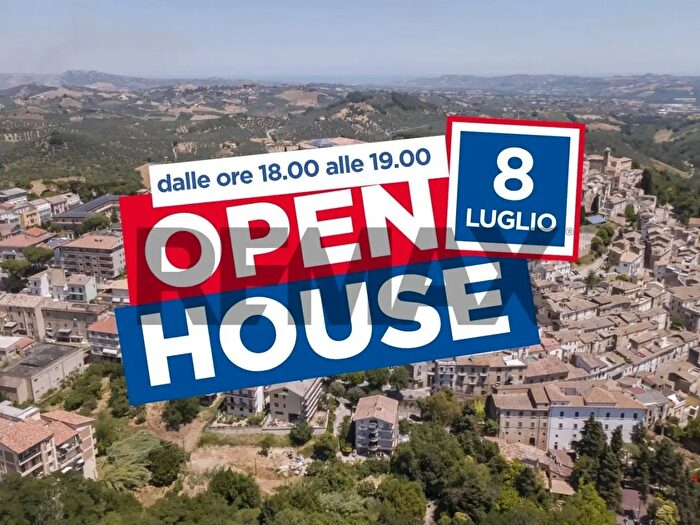 Appartamento con 10 locali in vendita in Piazza Garibaldi, Loreto Aprutino