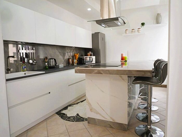 Appartamento trilocale in affitto in Via Alessandro Manzoni, Centro, Sesto Calende