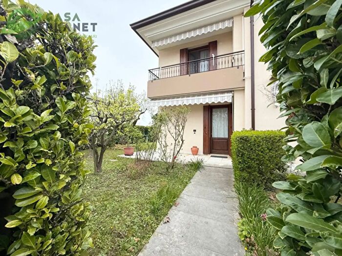 Casa con 7 locali in vendita in Mogliano Veneto