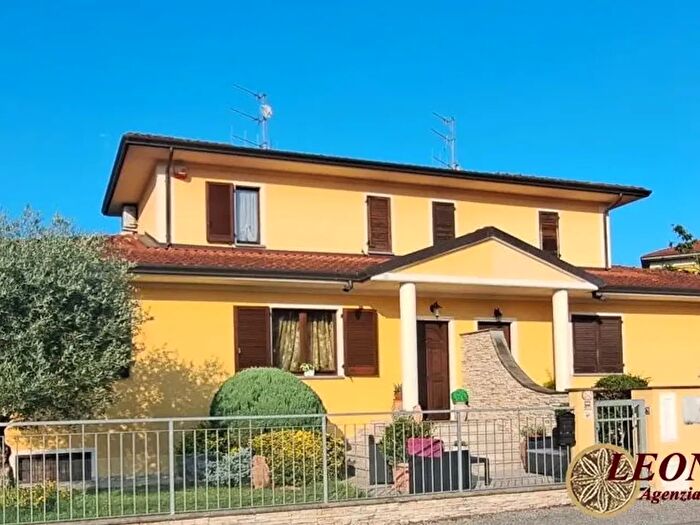 Casa con 8 locali in vendita in Via dei Peschi, Villafranca In Lunigiana