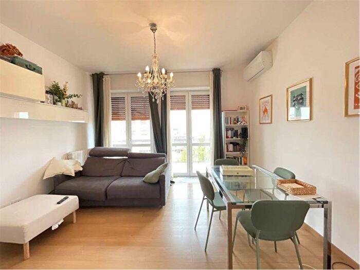 Appartamento trilocale in affitto in VIALE ABRUZZI, Città Studi, Milano