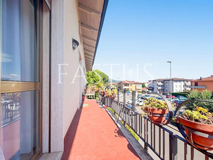 Appartamento con 5 locali in vendita in Arrigo Boito, Montale